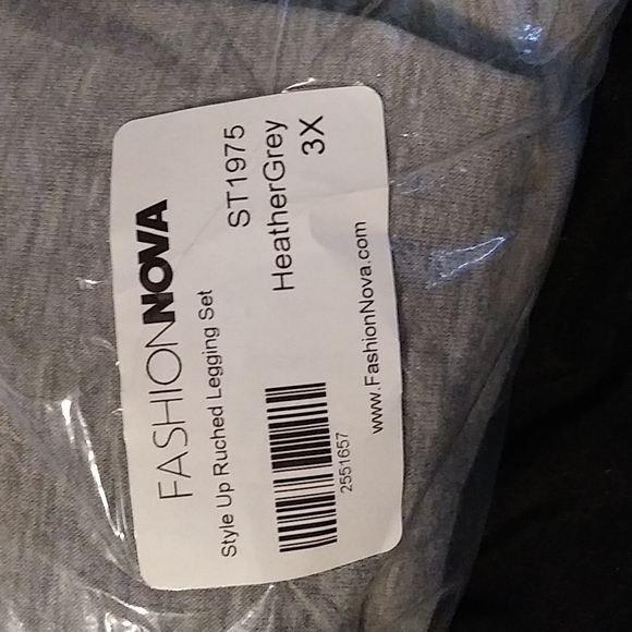 Fashion Nova Style Up Ruched Legging Set - Picture 3 of 13